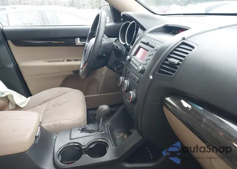 2011 Kia Sorento Lx z USA, uszkodzony, nr VIN 5XYKT3A17BG049881